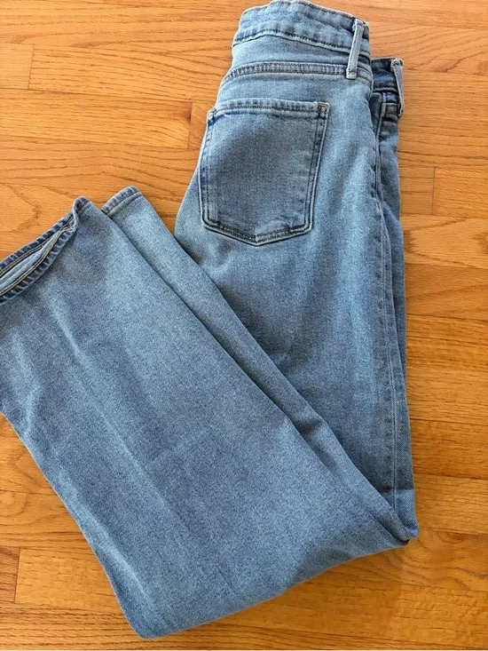 Old Navy Women’s Wide Leg Light Blue Jeans - Picture 3 of 4